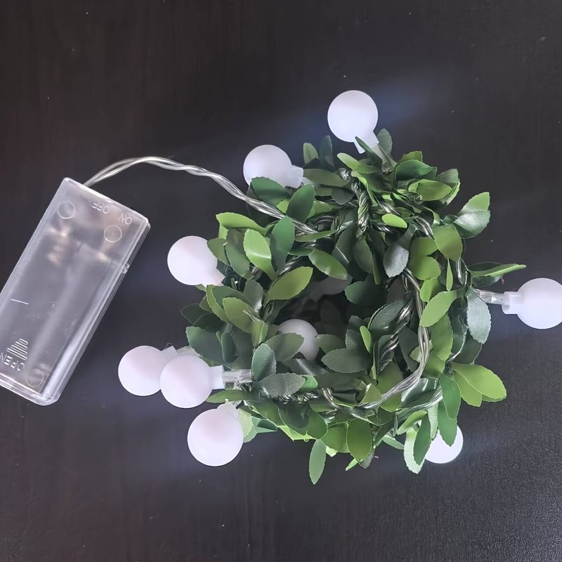 Светодиодная гирлянда с белыми пластиковыми шарами и зеленой лозой, 10 LED, 1,5 м, питание от батареек (батарейки не входят в комплект)