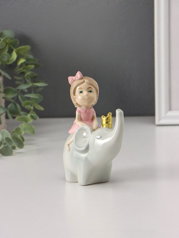 Фигурка Сима-ленд «Девочка в розовом на слоне», 4.5×10.5×13 см