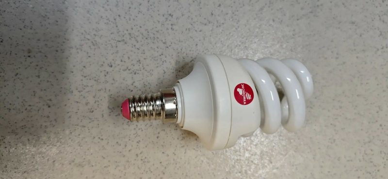 Лампа энергосберегающая SPC 9W цоколь E14 тёплый свет, фирма экономка